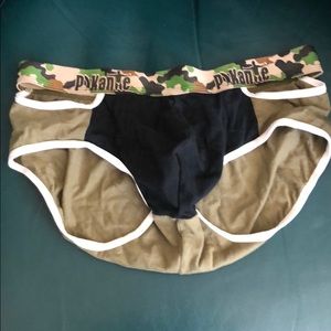 Men’s Large Pikante Camo peek-a-boo Brief